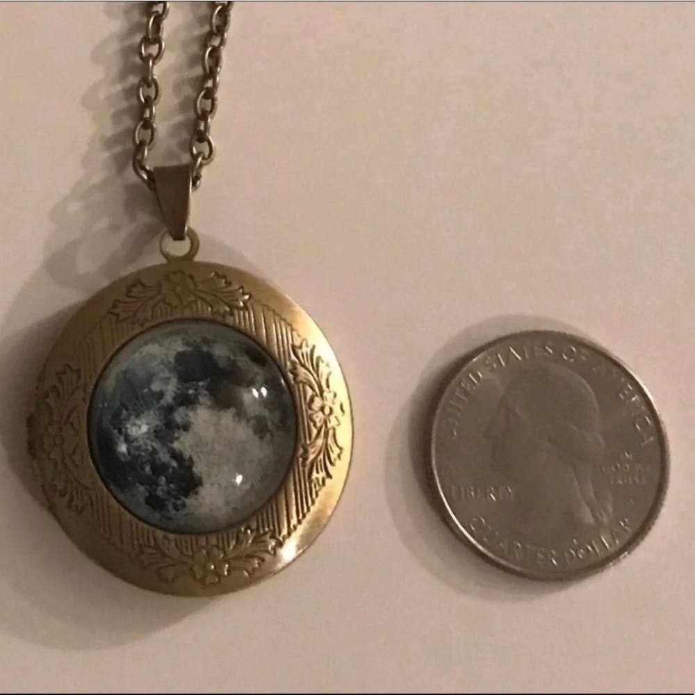 𝅺full‎ Moon Photo Locket Long Necklace. New - Picture 4 of 8